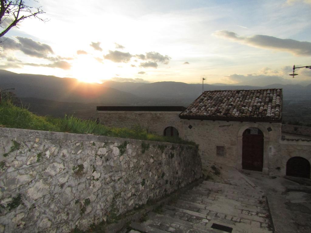 Medieval Village Of Pacentro 外观 照片